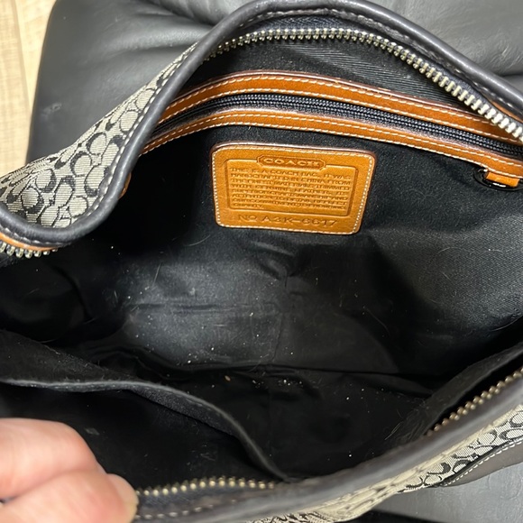 Coach Logo Black And Cream Small Hobo Zip Close Leather Accent and Lined Handle - Picture 4 of 10